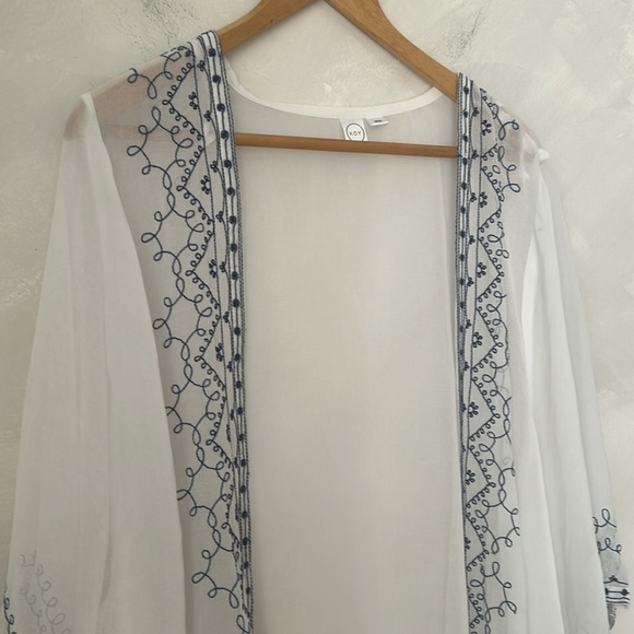 KOY Resort Soft White Beach Cover Up robe - Picture 2 of 9